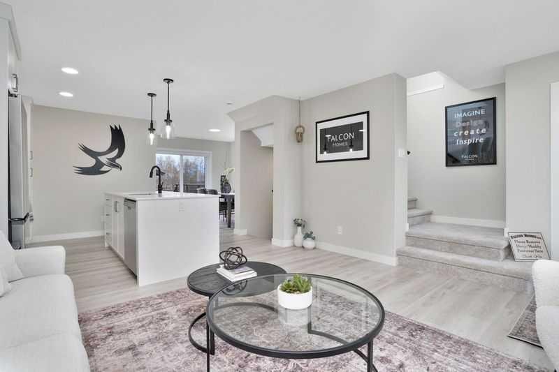 206 Cambridge Way, Sylvan Lake, AB - Indoor Photo Showing Living Room