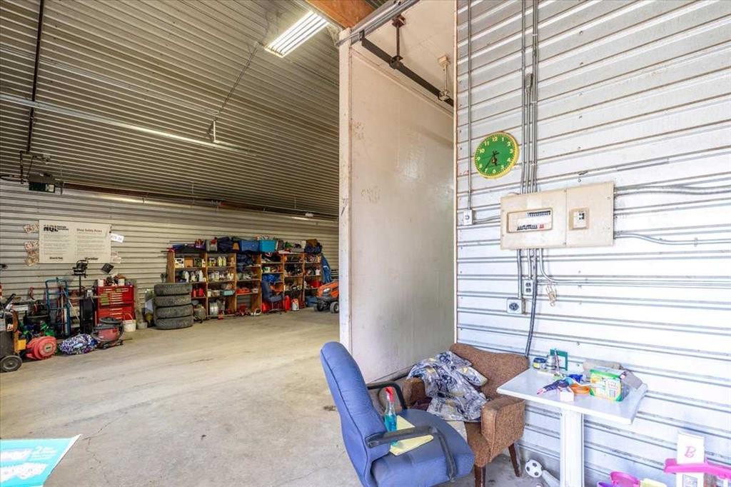 49059 Rge Rd 265, Rural Leduc County, AB - Indoor Photo Showing Garage