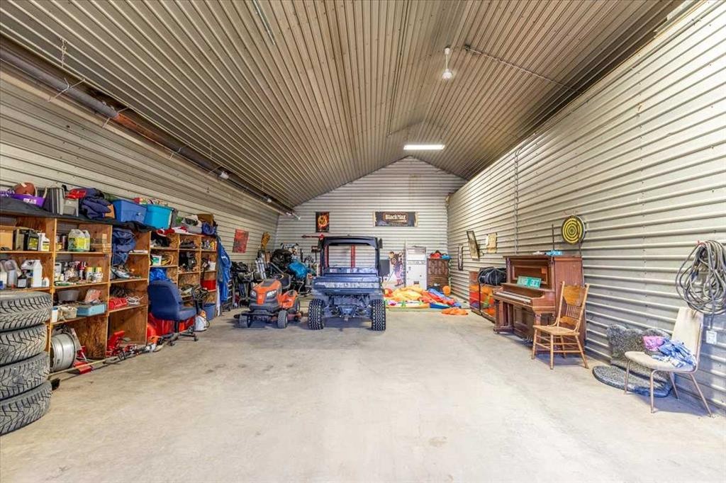 49059 Rge Rd 265, Rural Leduc County, AB - Indoor Photo Showing Garage