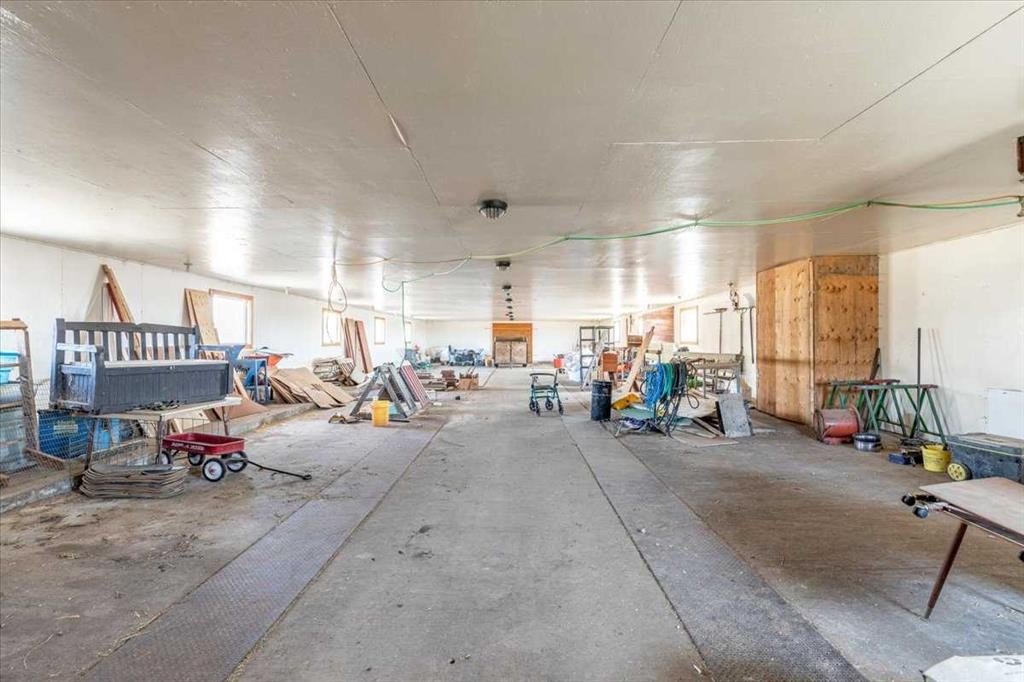 49059 Rge Rd 265, Rural Leduc County, AB - Indoor Photo Showing Garage