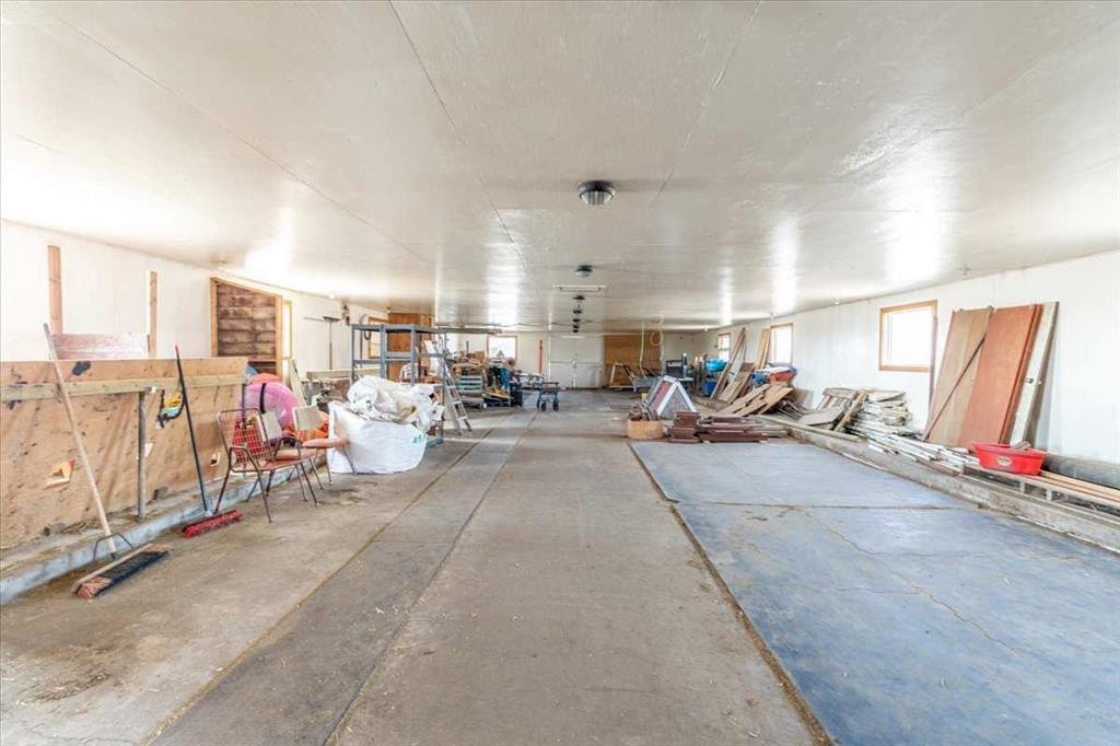 49059 Rge Rd 265, Rural Leduc County, AB - Indoor Photo Showing Garage