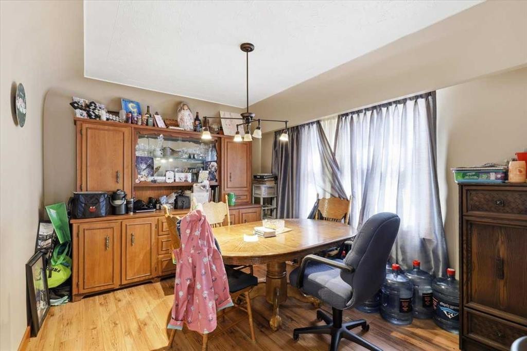 49059 Rge Rd 265, Rural Leduc County, AB - Indoor Photo Showing Dining Room