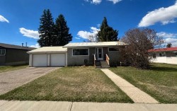 4410 43 Street Ponoka, AB T4J 1B8