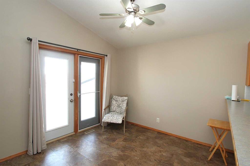 188 Deschner Close, Red Deer, AB - Indoor Photo Showing Other Room