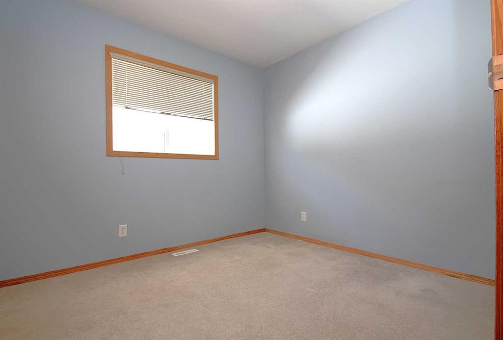 188 Deschner Close, Red Deer, AB - Indoor Photo Showing Other Room