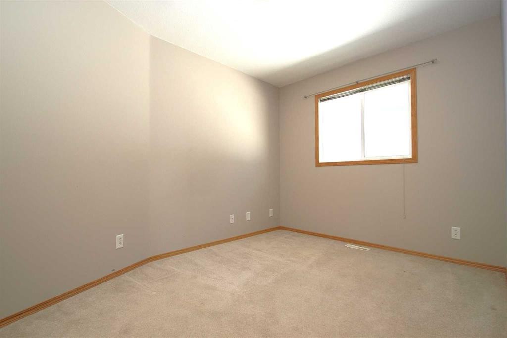 188 Deschner Close, Red Deer, AB - Indoor Photo Showing Other Room
