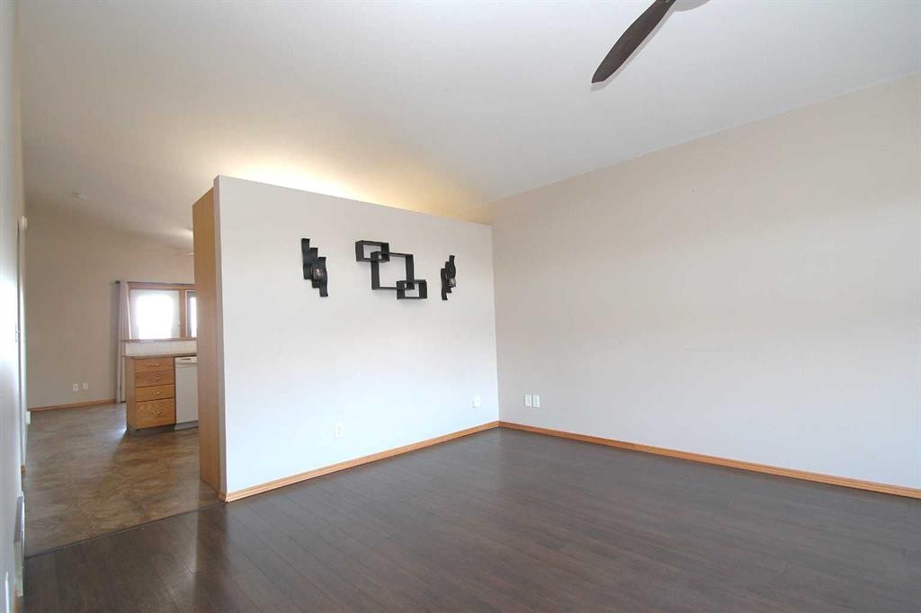 188 Deschner Close, Red Deer, AB - Indoor Photo Showing Other Room