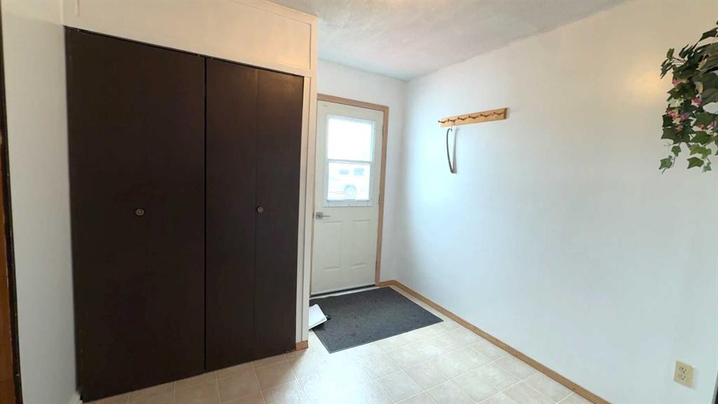 4908 46 Street, Hardisty, AB - Indoor Photo Showing Other Room