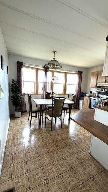 4908 46 Street, Hardisty, AB - Indoor