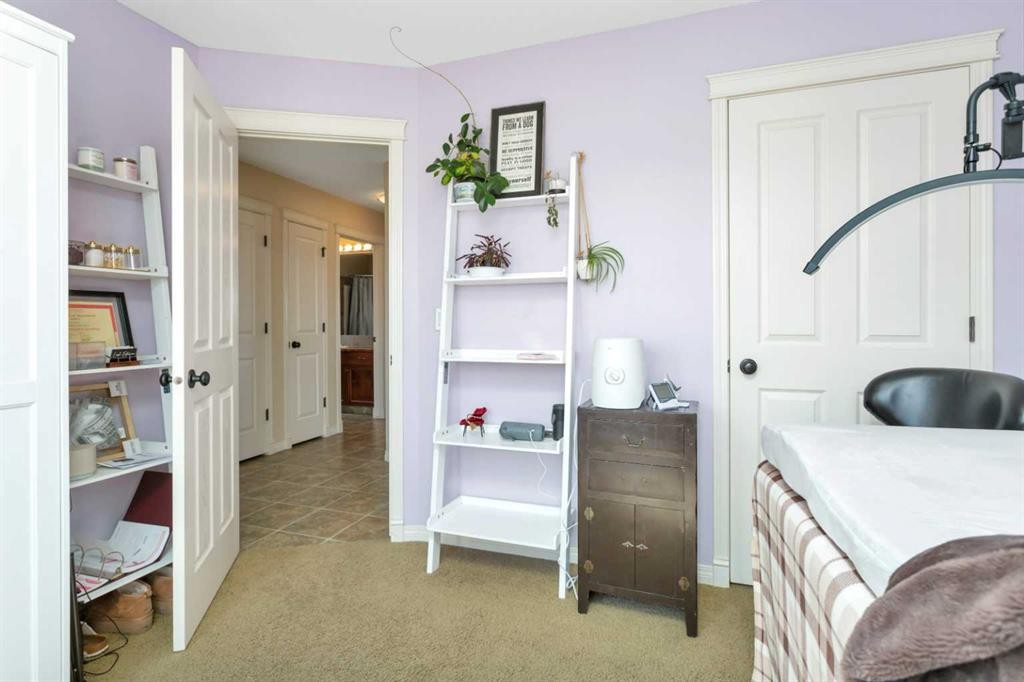 100 Wade Close, Red Deer, AB - Indoor Photo Showing Bedroom