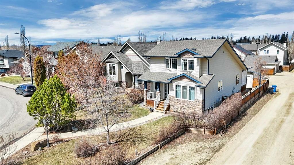 100 Wade Close, Red Deer, AB - Outdoor With Facade