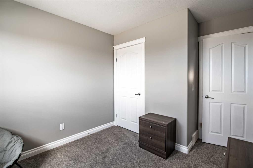 6-2002 22 Avenue, Bowden, AB - Indoor