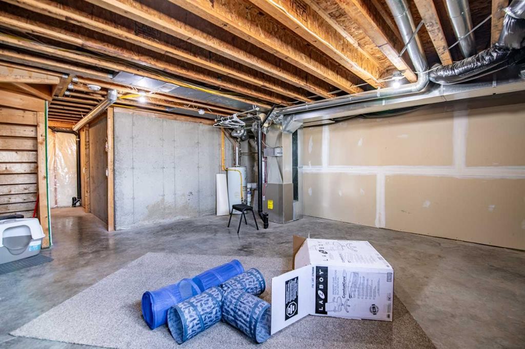 6-2002 22 Avenue, Bowden, AB - Indoor Photo Showing Basement