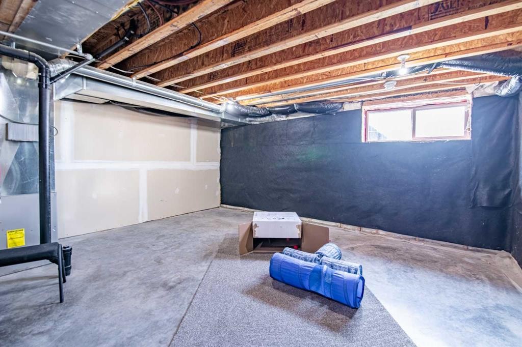 6-2002 22 Avenue, Bowden, AB - Indoor Photo Showing Basement