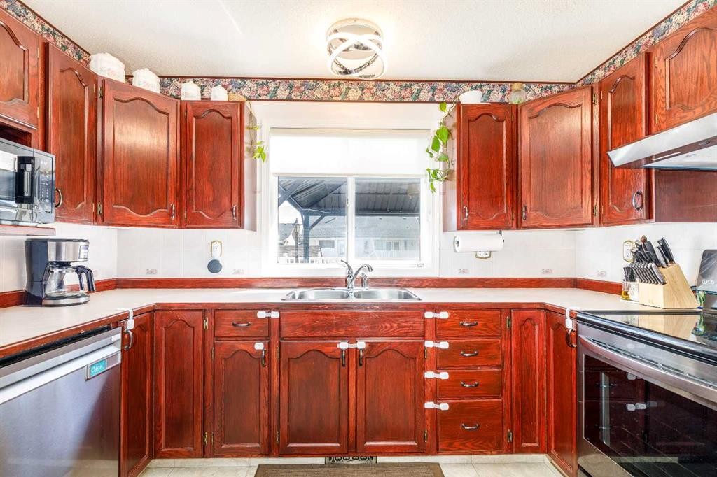 49 Kirkland Drive, Red Deer, AB - Indoor Photo Showing Kitchen With Double Sink