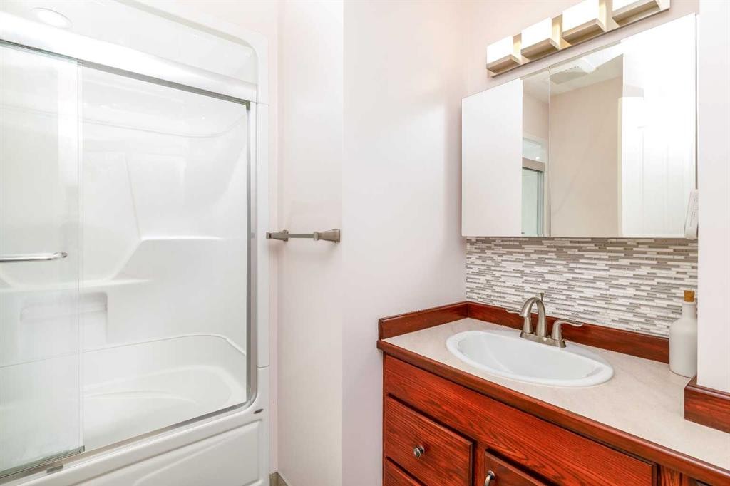 49 Kirkland Drive, Red Deer, AB - Indoor Photo Showing Bathroom