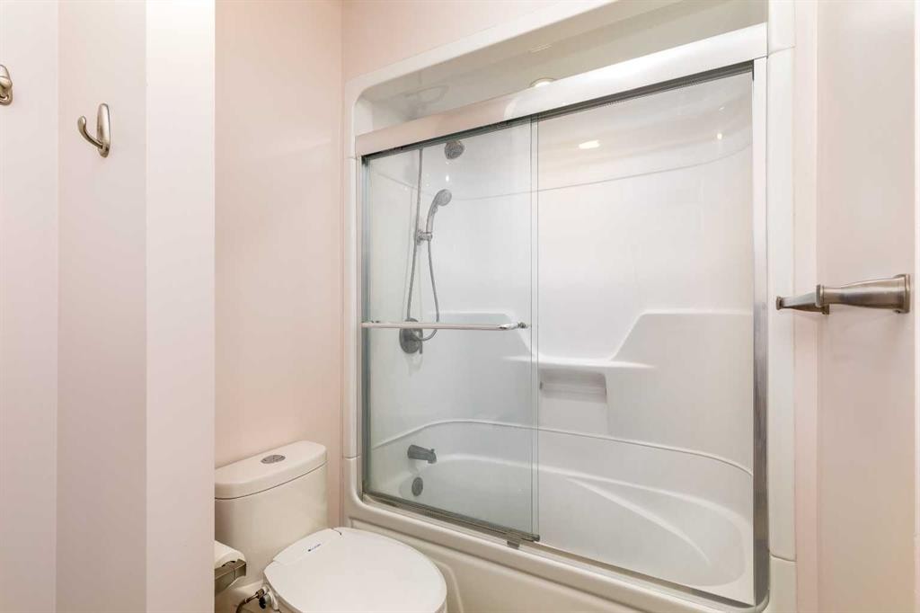 49 Kirkland Drive, Red Deer, AB - Indoor Photo Showing Bathroom