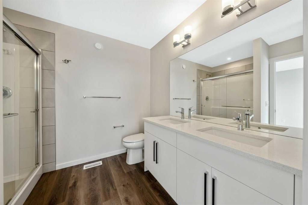 366 Heritage Boulevard, Cochrane, AB - Indoor Photo Showing Bathroom