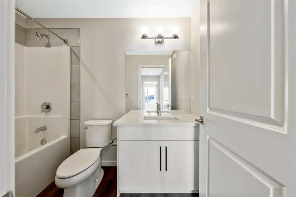 366 Heritage Boulevard, Cochrane, AB - Indoor Photo Showing Bathroom