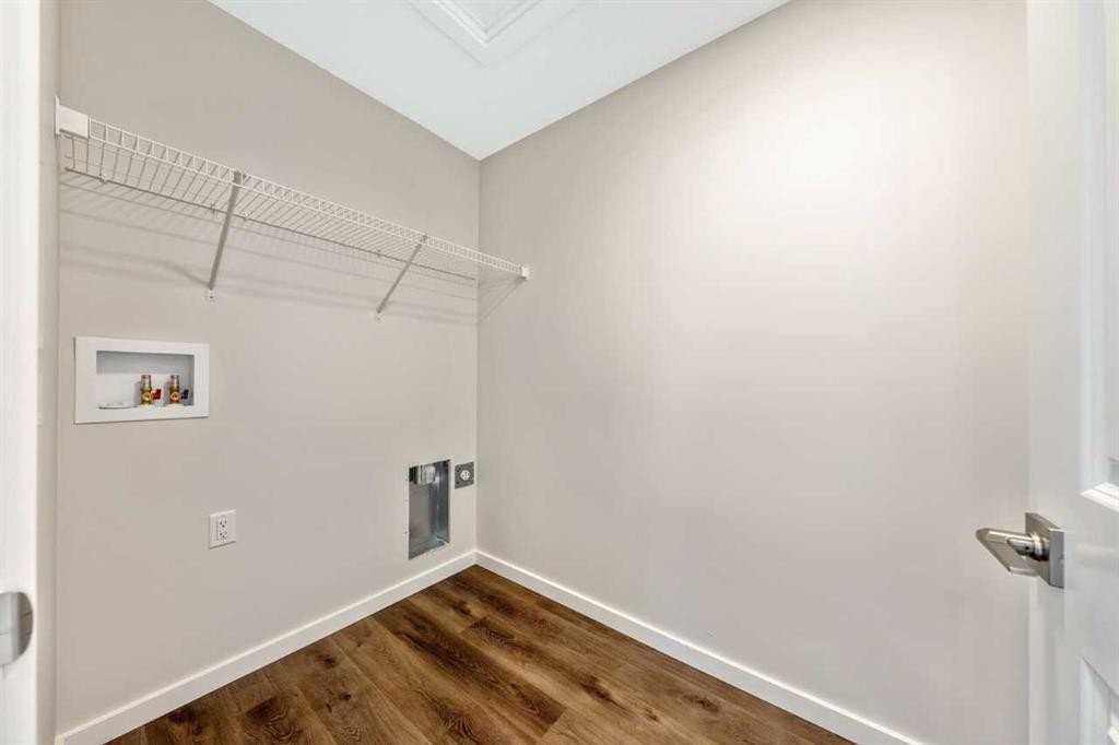 366 Heritage Boulevard, Cochrane, AB - Indoor With Storage