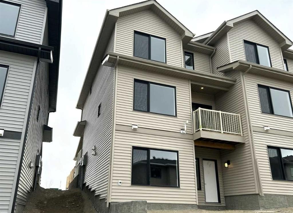 366 Heritage Boulevard, Cochrane, AB - Outdoor With Exterior