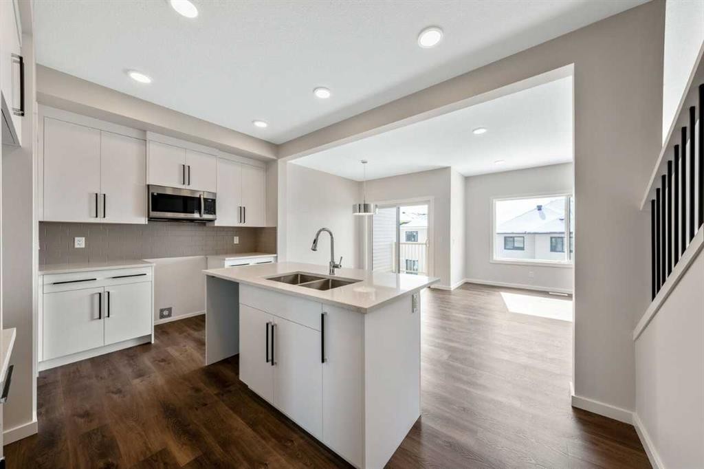 366 Heritage Boulevard, Cochrane, AB - Indoor Photo Showing Kitchen With Double Sink With Upgraded Kitchen
