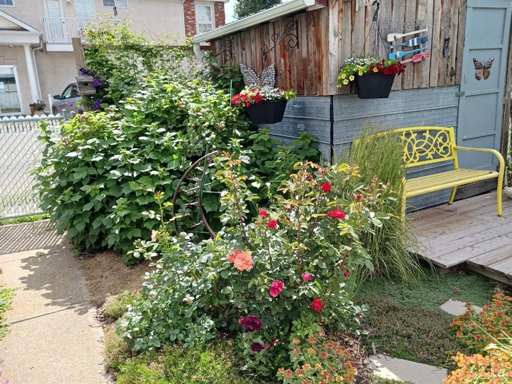 4741 49A Avenue, Lacombe, AB - Outdoor