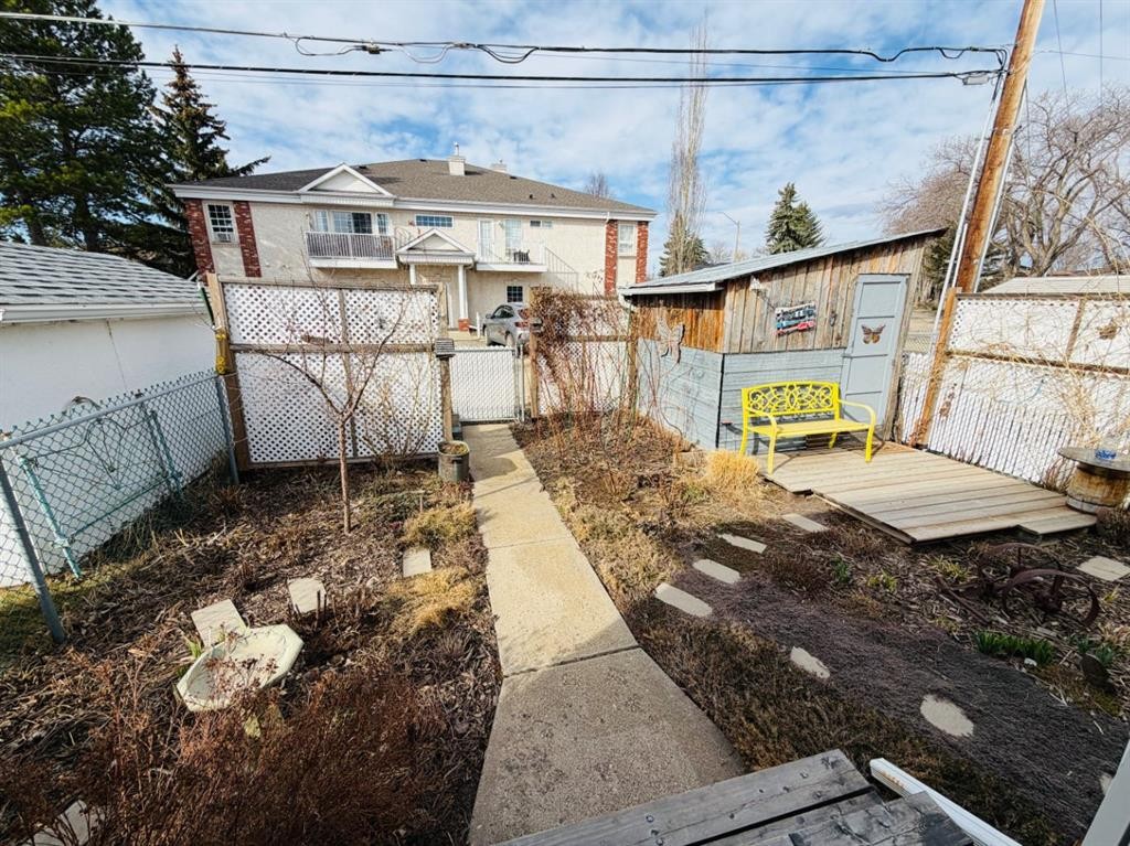 4741 49A Avenue, Lacombe, AB - Outdoor