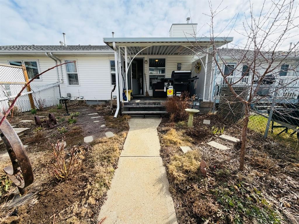 4741 49A Avenue, Lacombe, AB - Outdoor