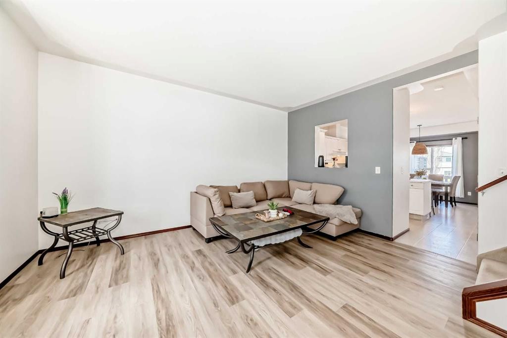 69 Abel Close, Red Deer, AB - Indoor Photo Showing Living Room