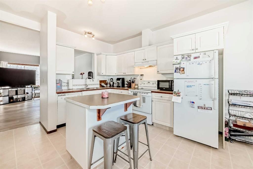 69 Abel Close, Red Deer, AB - Indoor Photo Showing Kitchen With Double Sink