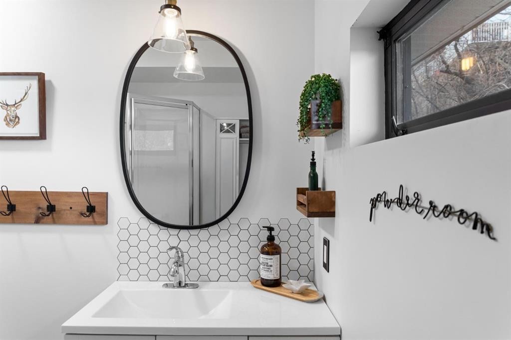 62 Sands Street, Rochon Sands, AB - Indoor