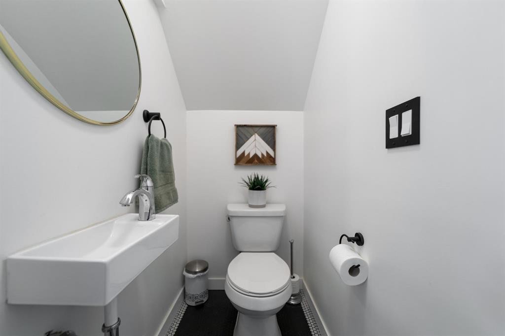 62 Sands Street, Rochon Sands, AB - Indoor Photo Showing Bathroom