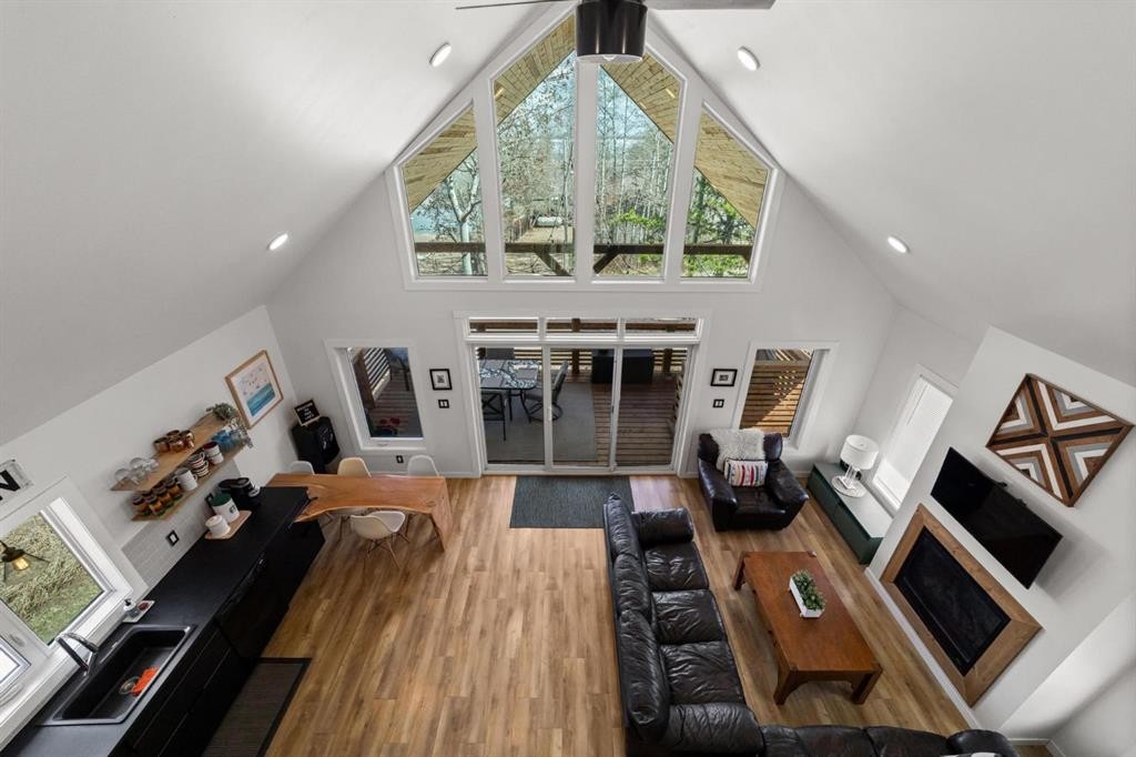 62 Sands Street, Rochon Sands, AB - Indoor Photo Showing Other Room