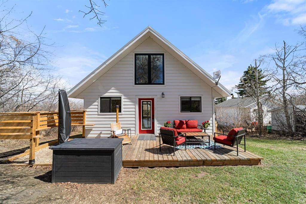 62 Sands Street, Rochon Sands, AB - Outdoor