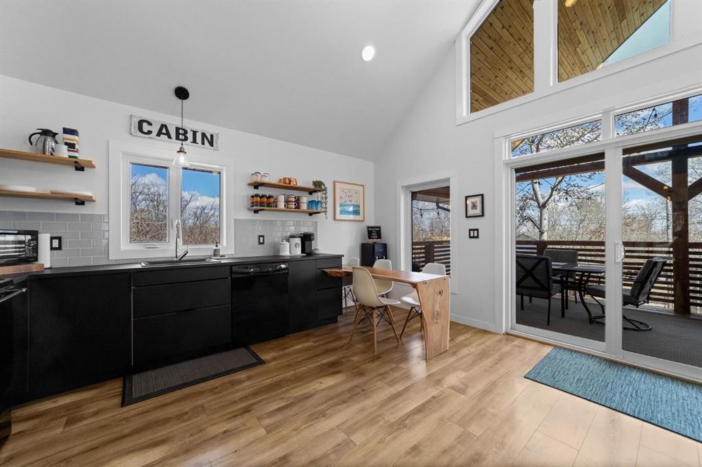 62 Sands Street, Rochon Sands, AB - Indoor