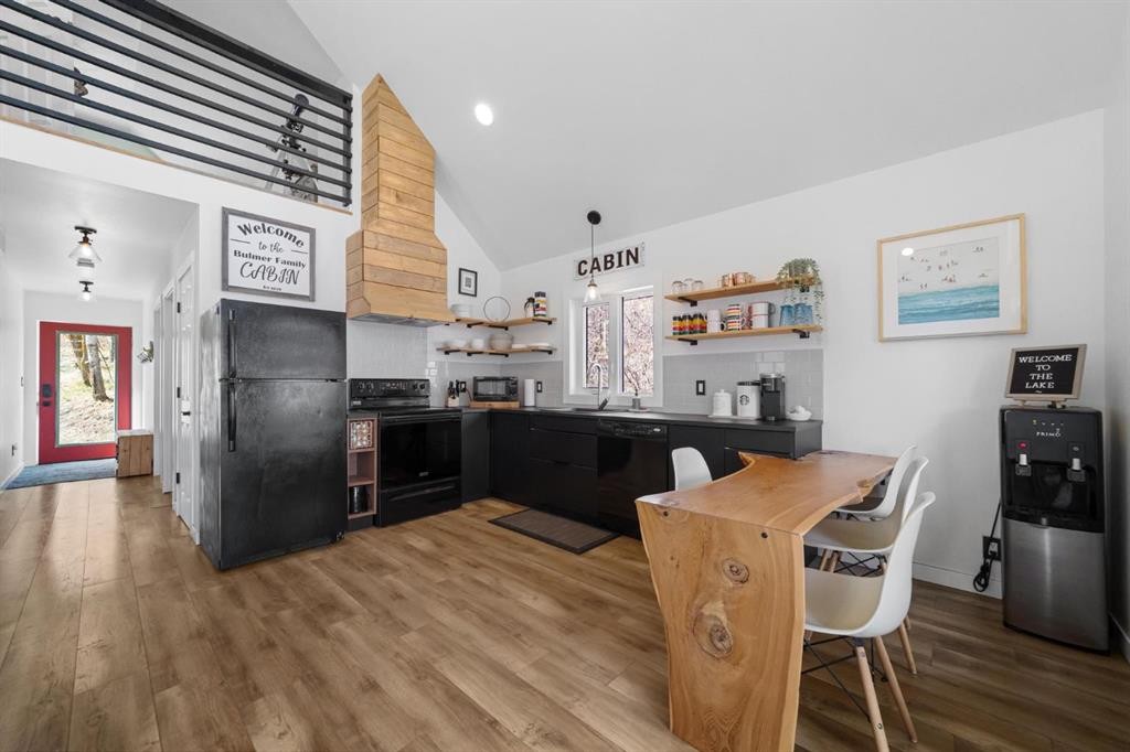 62 Sands Street, Rochon Sands, AB - Indoor Photo Showing Other Room