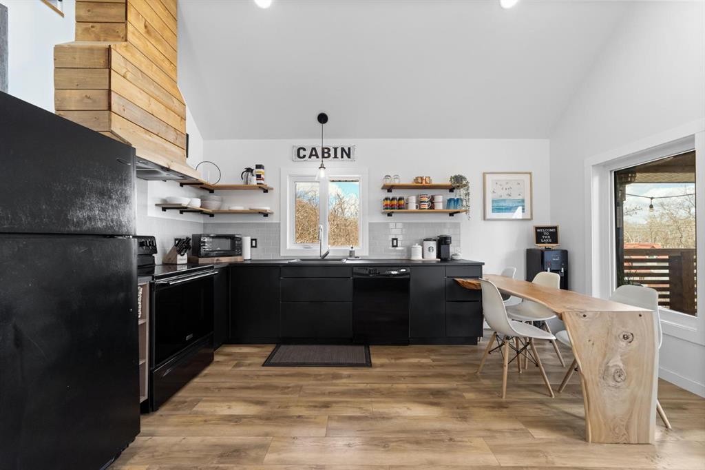 62 Sands Street, Rochon Sands, AB - Indoor