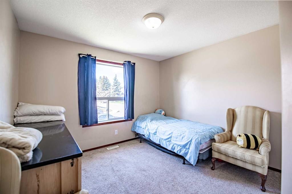 5817 60 Avenue, Red Deer, AB - Indoor Photo Showing Bedroom