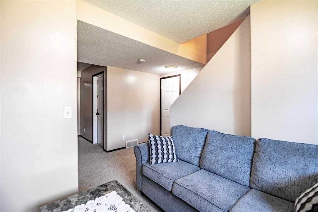 5817 60 Avenue, Red Deer, AB - Indoor Photo Showing Living Room