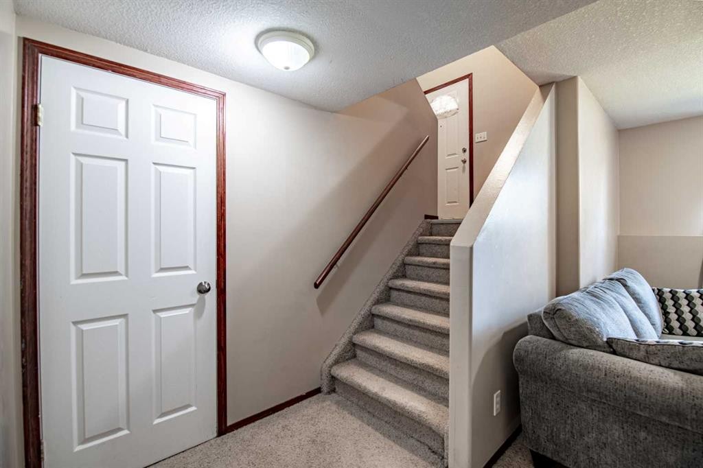 5817 60 Avenue, Red Deer, AB - Indoor Photo Showing Other Room