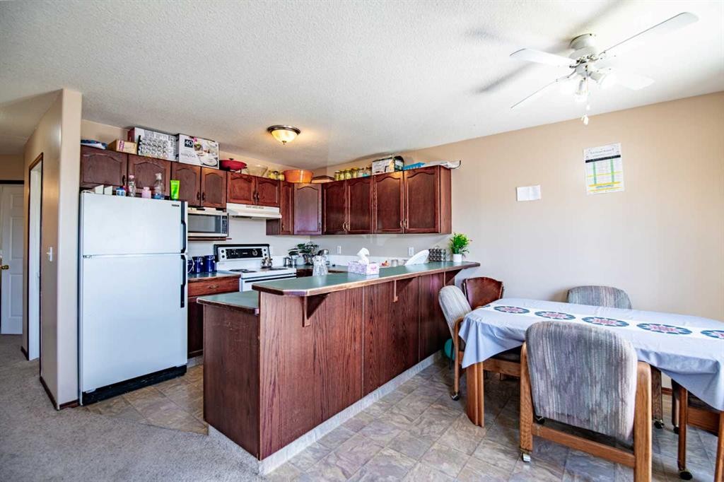 5817 60 Avenue, Red Deer, AB - Indoor Photo Showing Kitchen