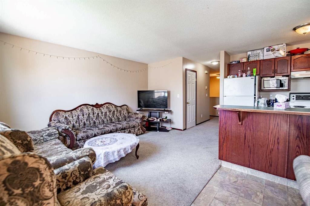 5817 60 Avenue, Red Deer, AB - Indoor Photo Showing Other Room
