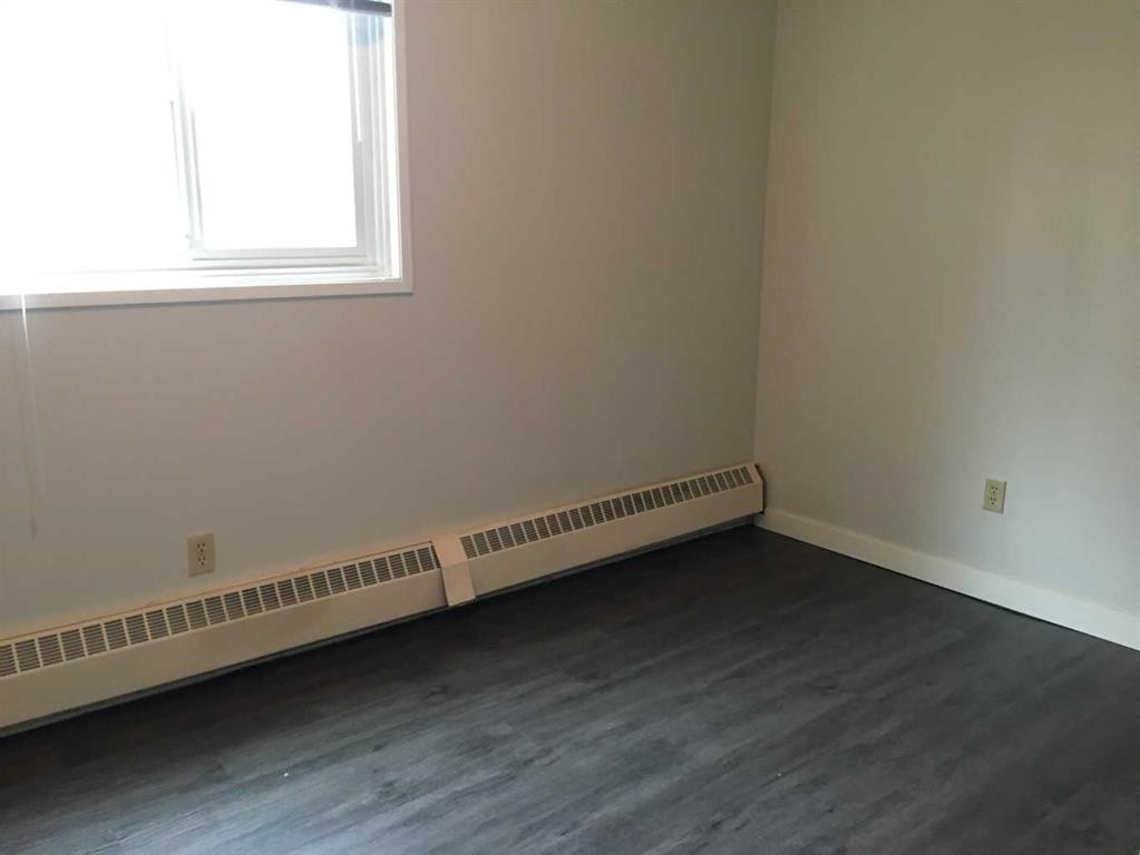 302-27 Bennett Street, Red Deer, AB - Indoor Photo Showing Other Room