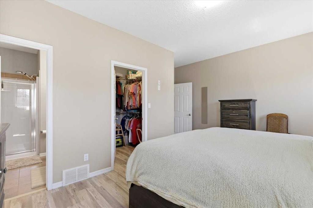 72 Beach Avenue, Itaska Beach, AB - Indoor Photo Showing Bedroom