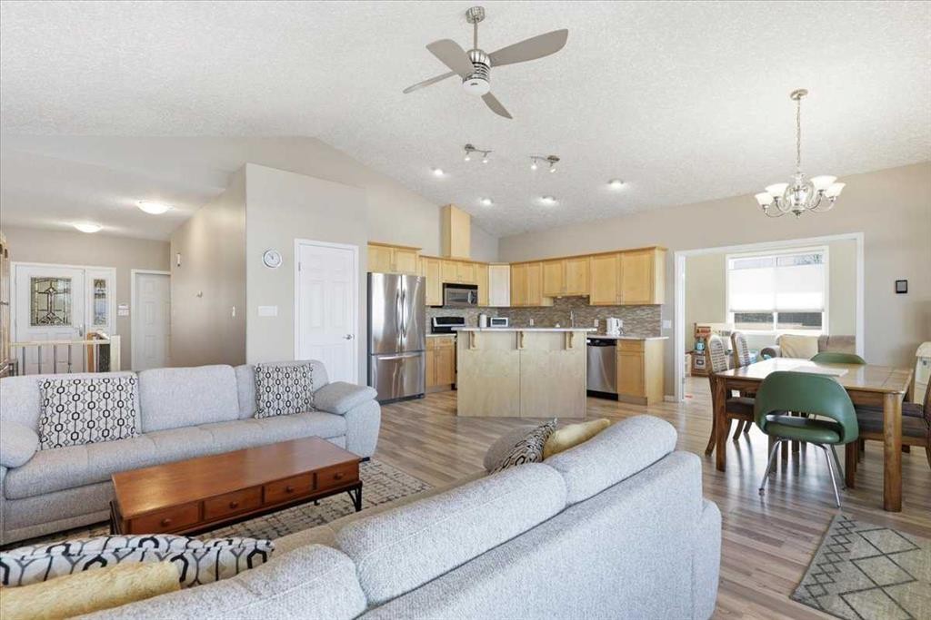 72 Beach Avenue, Itaska Beach, AB - Indoor Photo Showing Other Room