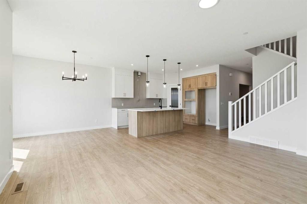 546 Hotchkiss Manor, Calgary, AB - Indoor Photo Showing Kitchen