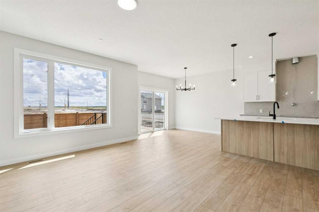 546 Hotchkiss Manor, Calgary, AB - Indoor