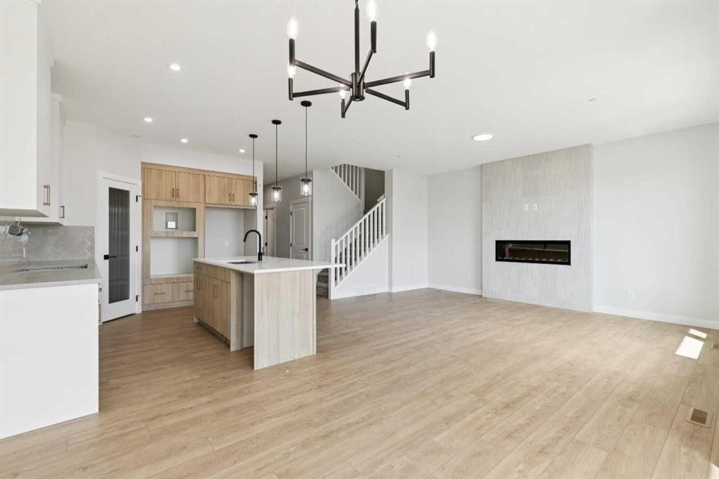 546 Hotchkiss Manor, Calgary, AB - Indoor Photo Showing Kitchen