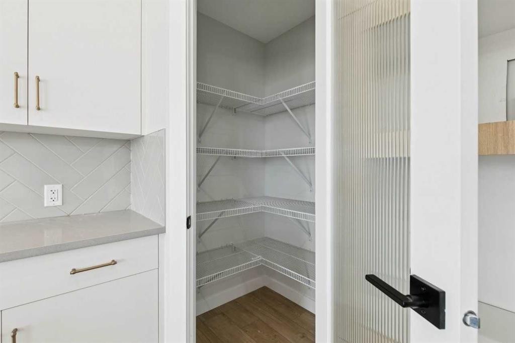 546 Hotchkiss Manor, Calgary, AB - Indoor